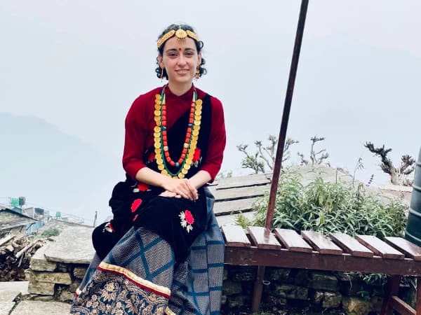 trekkers-in-cultural-outfit-at-ghandruk