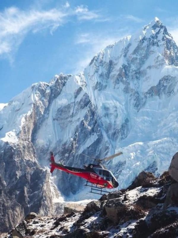 helicopter-tour-in-the-himalayas