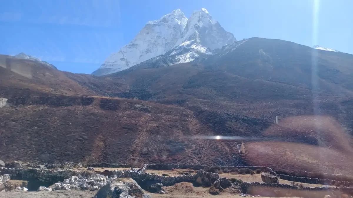 mt-ama-dablam-khumjung-everest-region