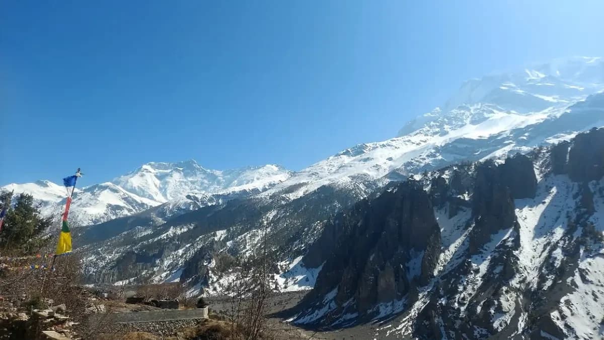 Ascending to Thorong La Pass