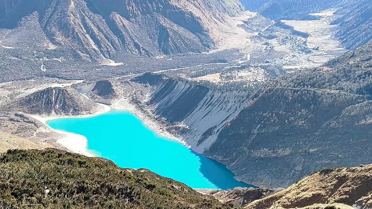 beautiful-birendra-lake-in-manaslu-region