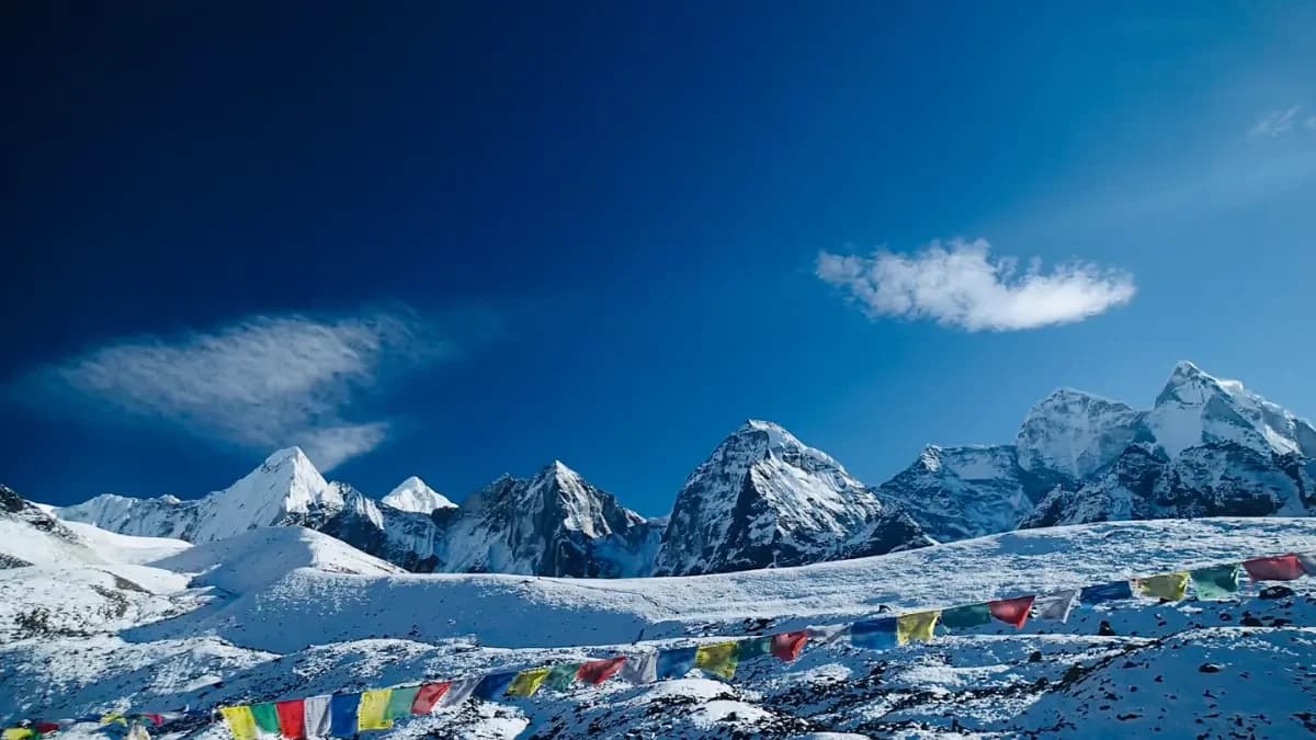 beautiful-hinku-himal-scene-from-ama-dablam-base-camp