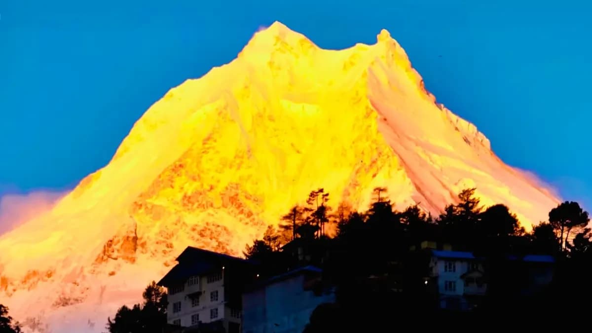 beautiful-mt-manaslu-peak