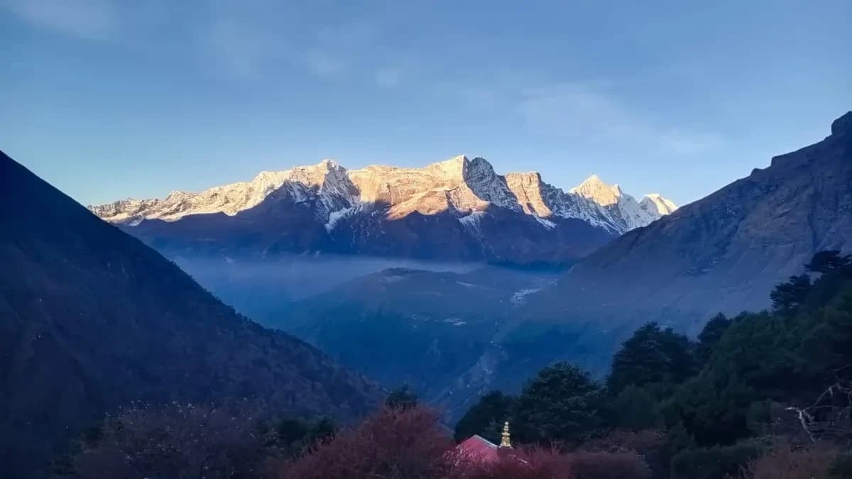 beautiful-scene-during-everest-trekpng