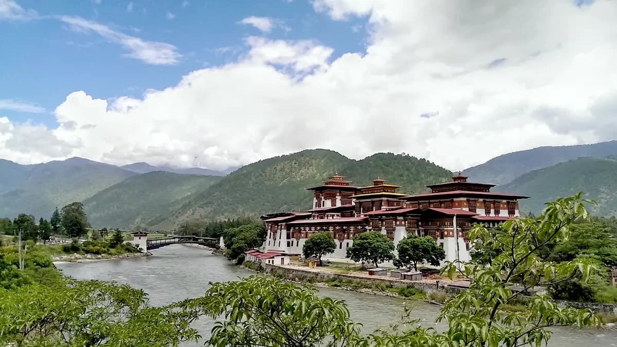 bhutan-tour-punakha-dzong.jpeg