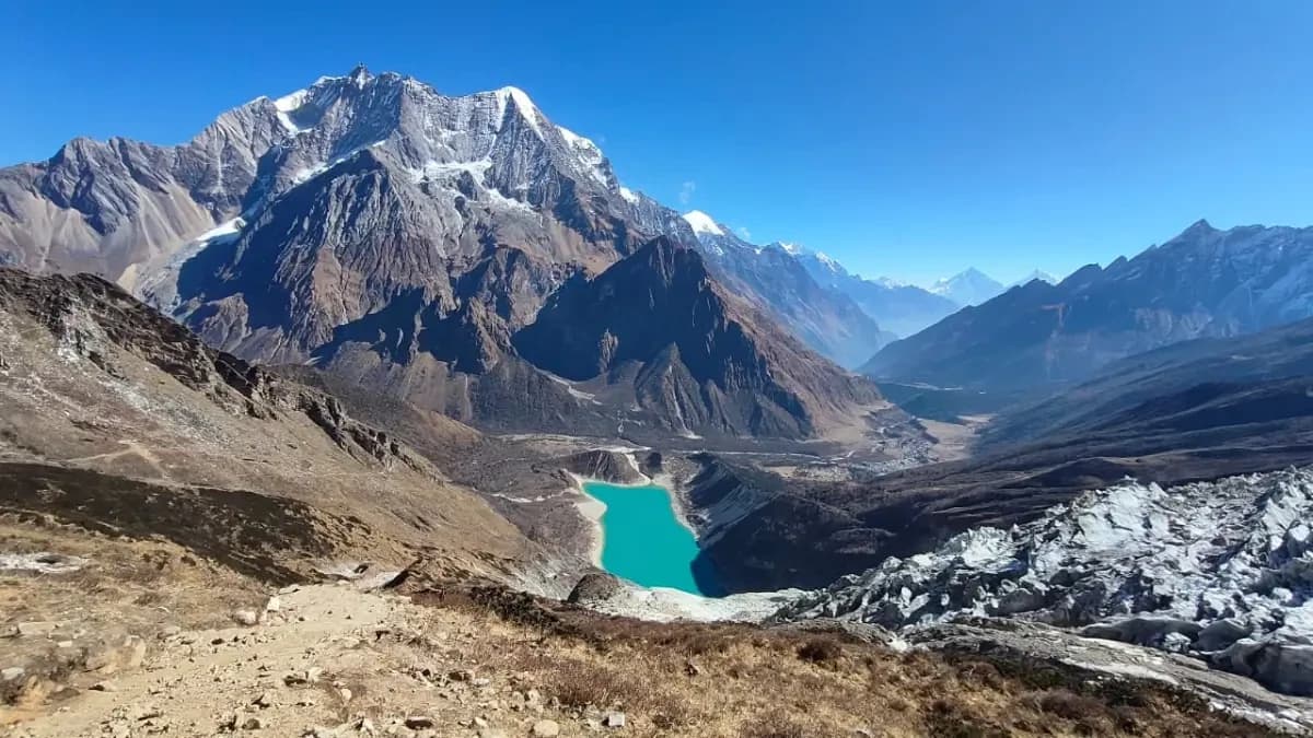 birendra-lake-in-manaslu-circuit-trekking