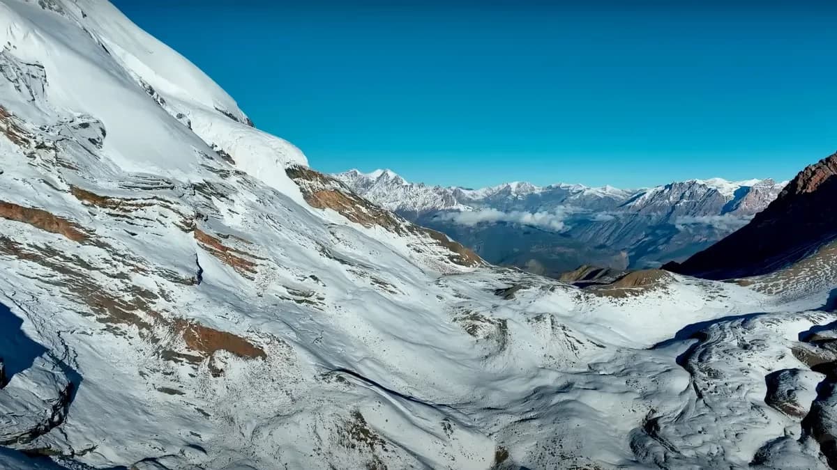 landscapes-of-annapurna-circuit-trek-tilicho-lake