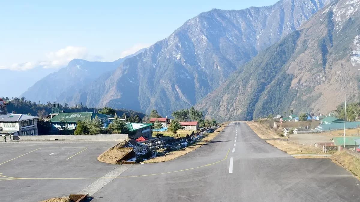lukla-airport-during-short-everest-view-trek