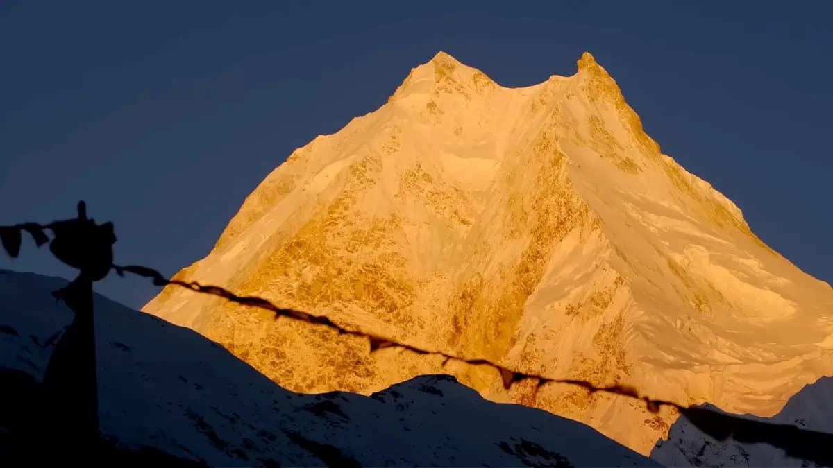 manaslu-himal-view-during-tsum-valley-trek