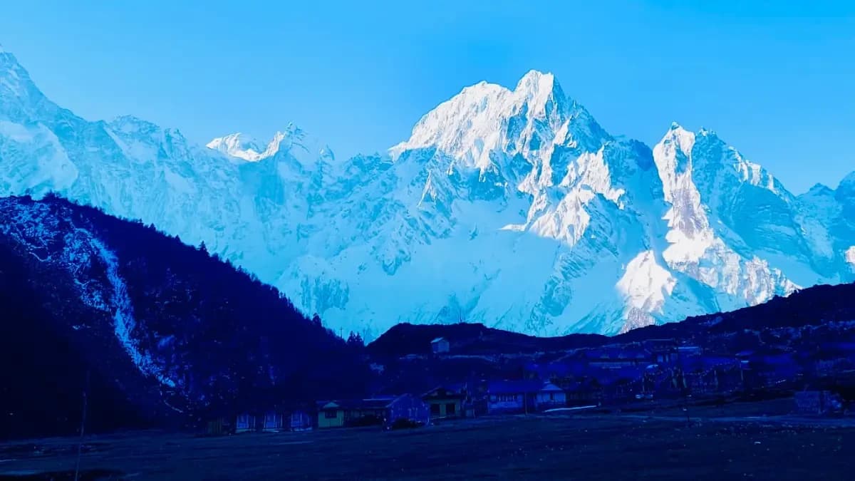Manaslu Range in Manaslu Circuit Trek