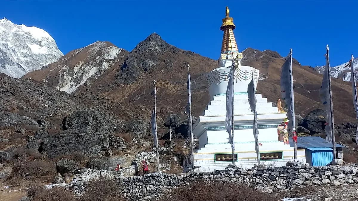 monastery-in-langtang-gosaikunda-trek