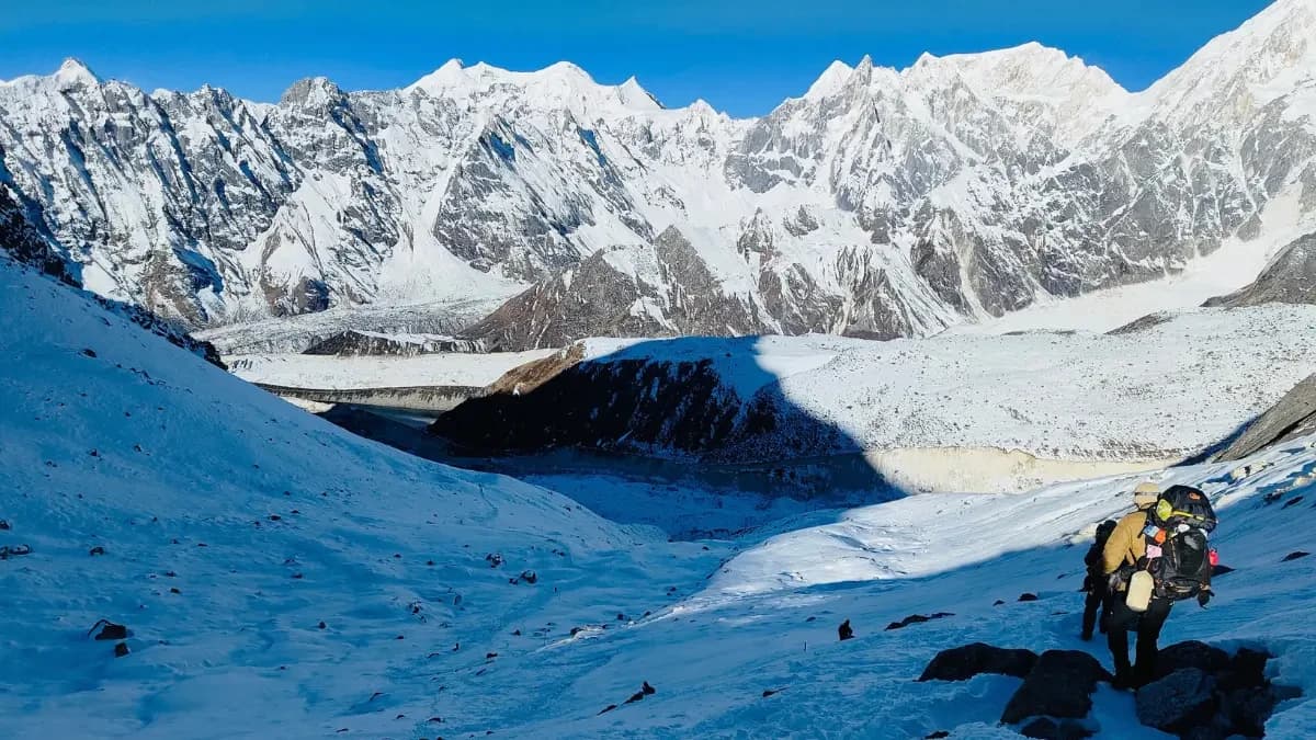 Way to Larkya La Pass in Manaslu Circuit Trek with Kal Tal