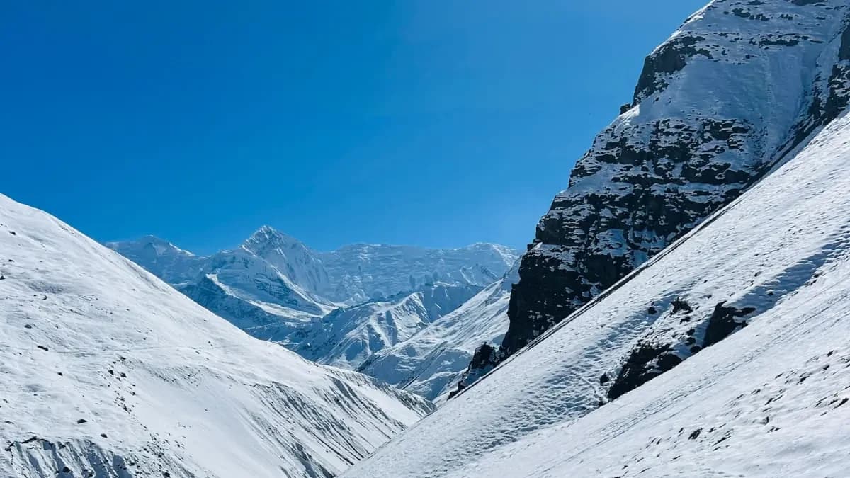 on-the-way-annapurna-three-high-passes