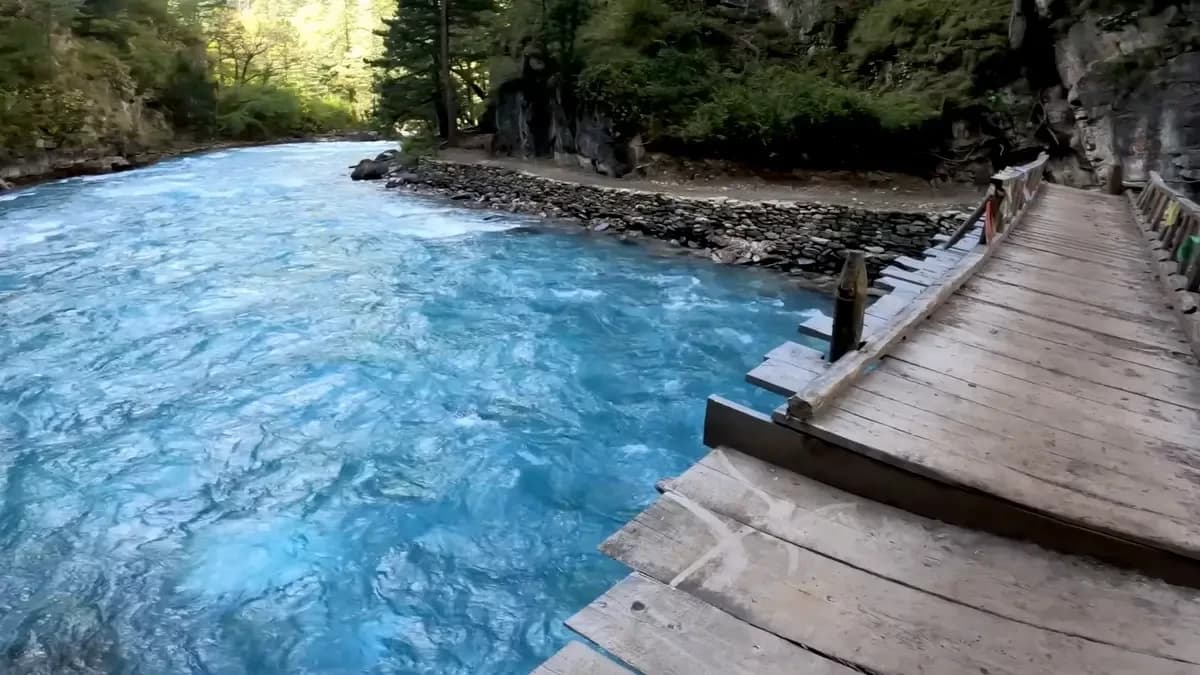 river-crossing-in-upper-dolpo
