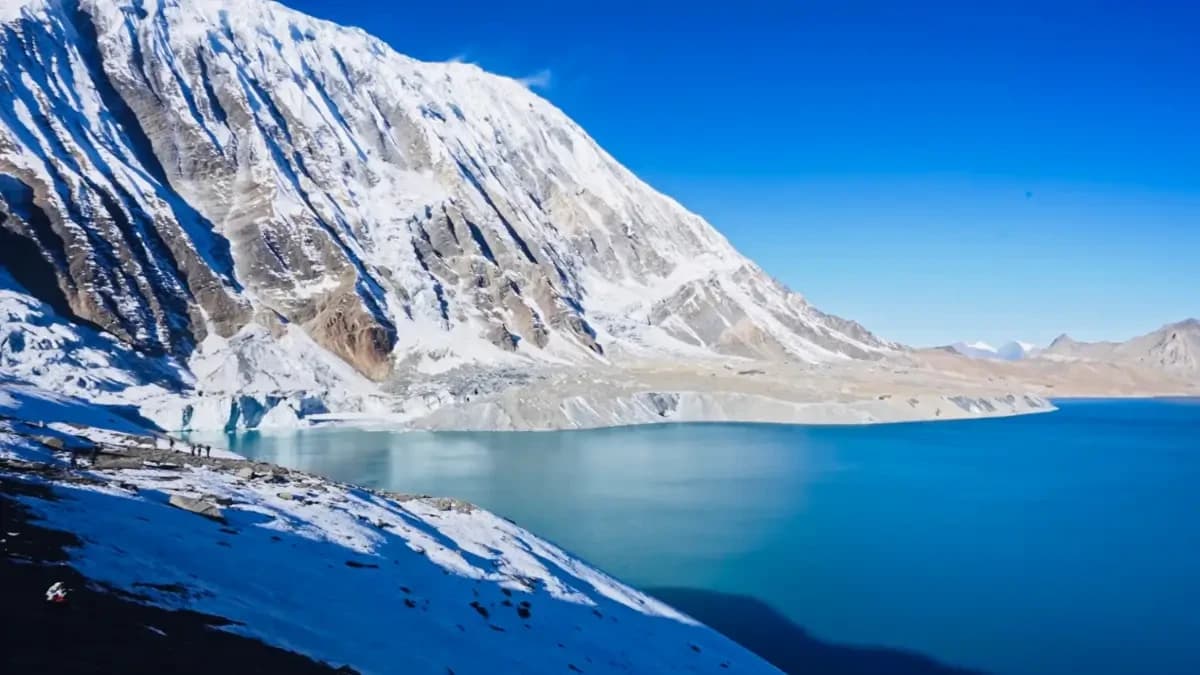 Tilicho-lake-in-Annapurna-circuit-route