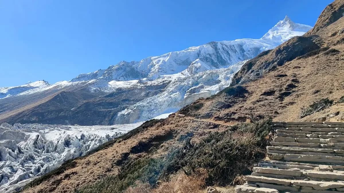 trekking-trail-in-manaslu-trek