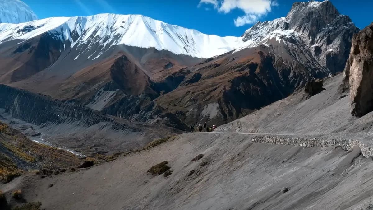 trekking-trails-in-annapurna-circuit-trek-tilicho-lake