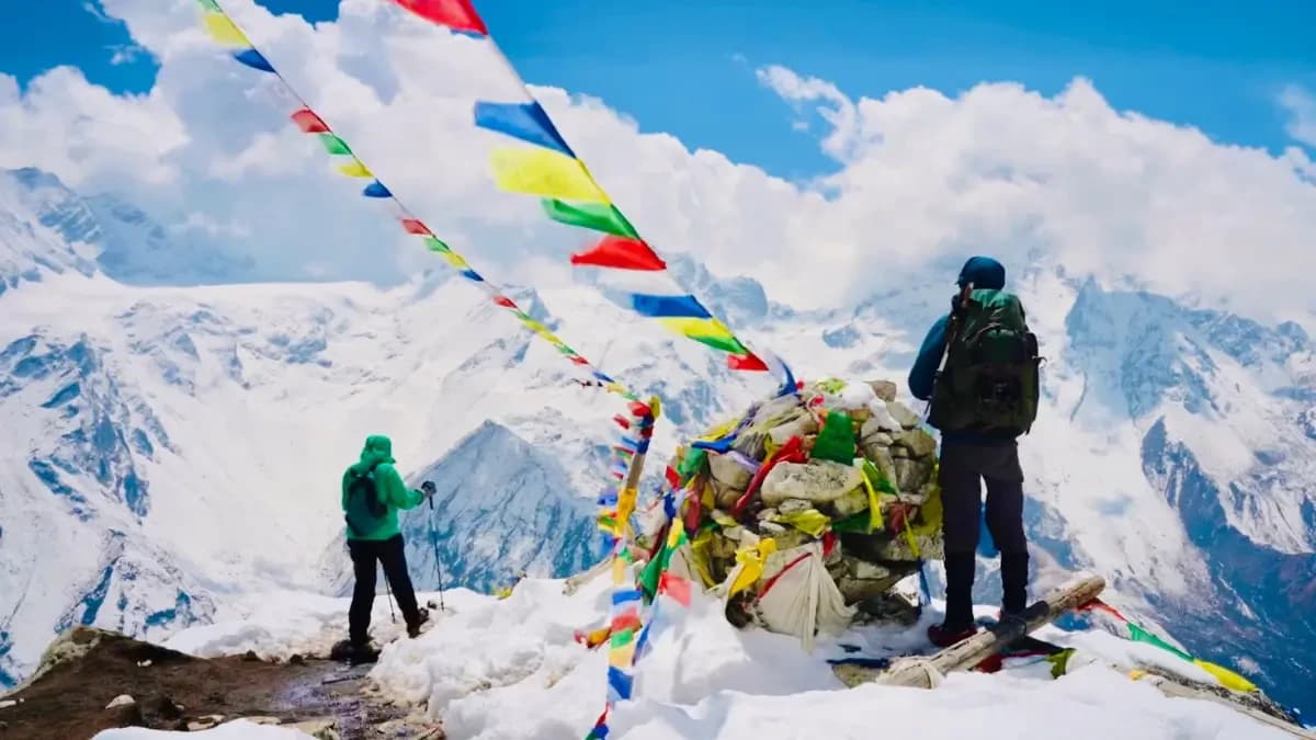 Tserko-ri-day-hike-in-langtang-trek