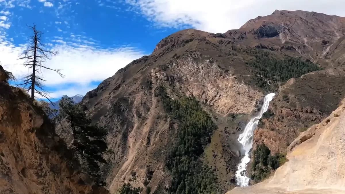 waterfall-in-upper-dolpo-trek