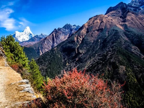 Way to ama dablam from khumbu region