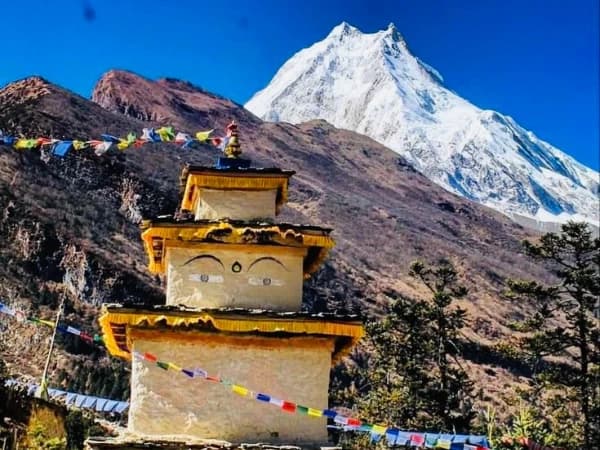 beautiful-manaslu-view-during-trek