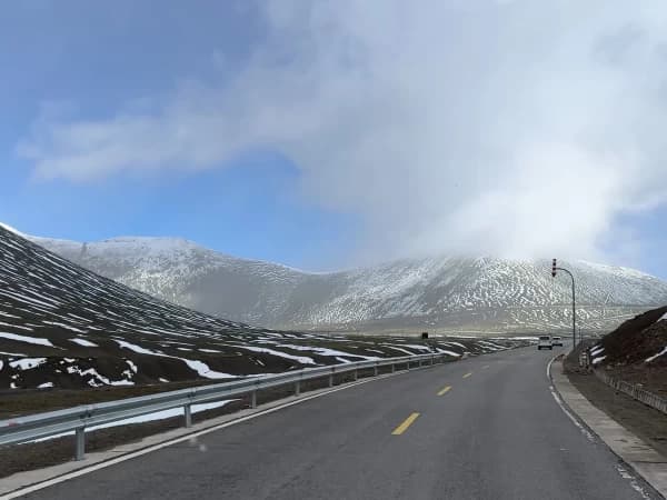 Drive To Namsto Lake