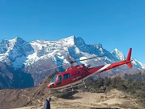 Everest Helicopter Tour Flying To Base Camp
