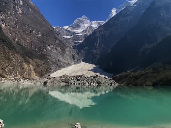 kapuche-glacier-lake